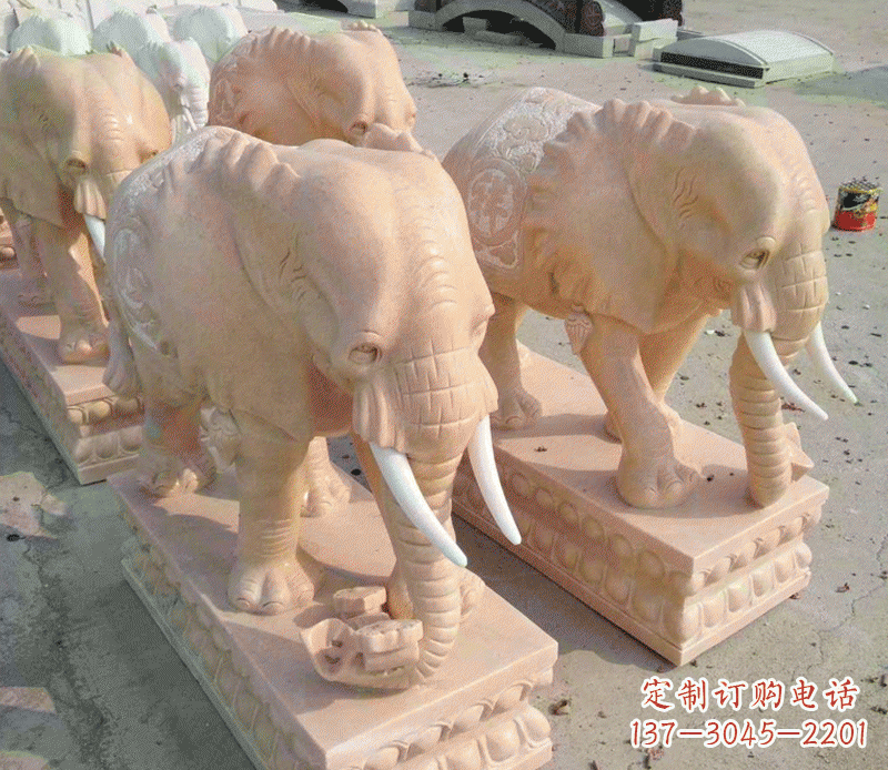 新乡大象石雕红霞下的精美礼品