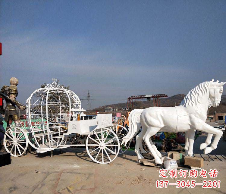 新乡玻璃钢城市的马车雕塑