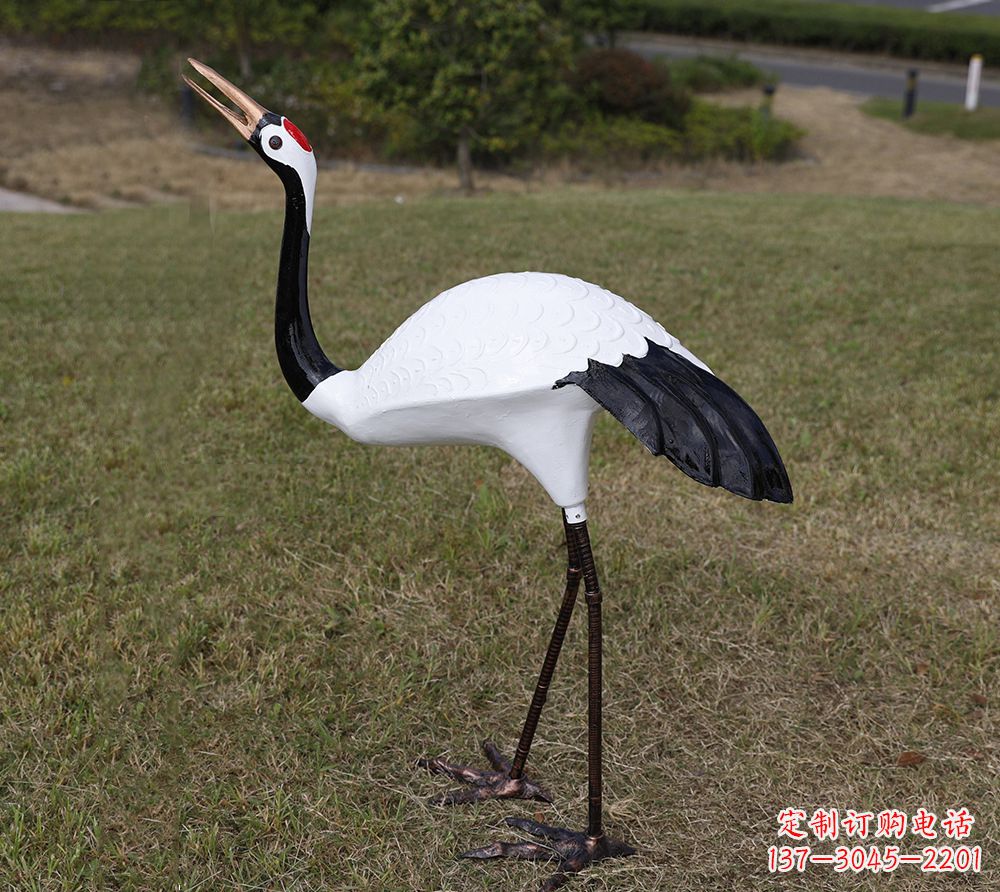 新乡玻璃钢雕塑仙鹤——灵动飞翔的艺术之美