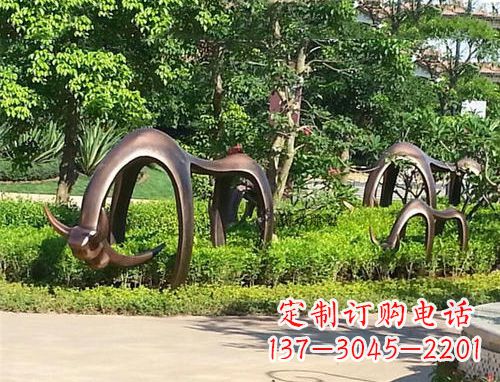 新乡玻璃钢动物雕塑公园草坪的美丽装饰