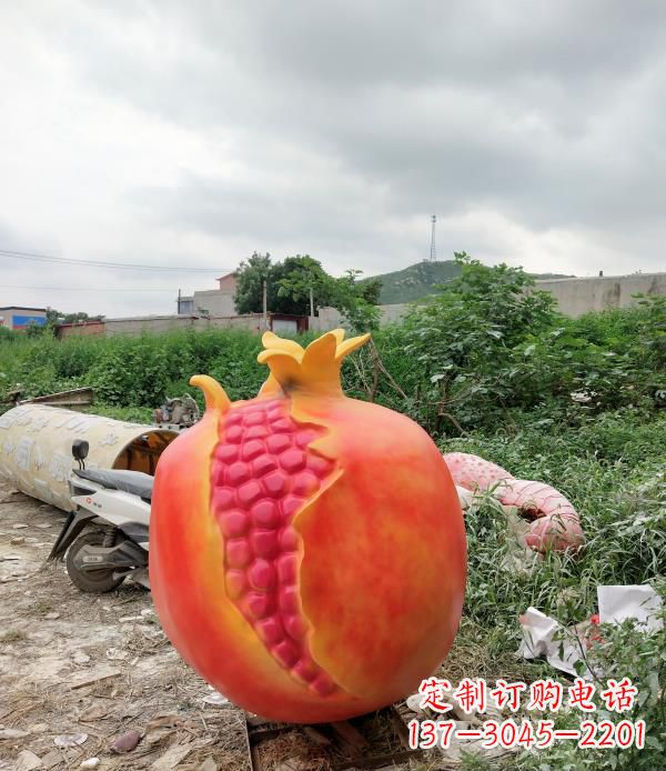 新乡玻璃钢仿真石榴雕塑——精美的艺术品