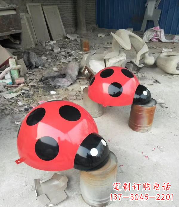 新乡玻璃钢制瓢虫雕塑绚丽多彩的公园景观摆件