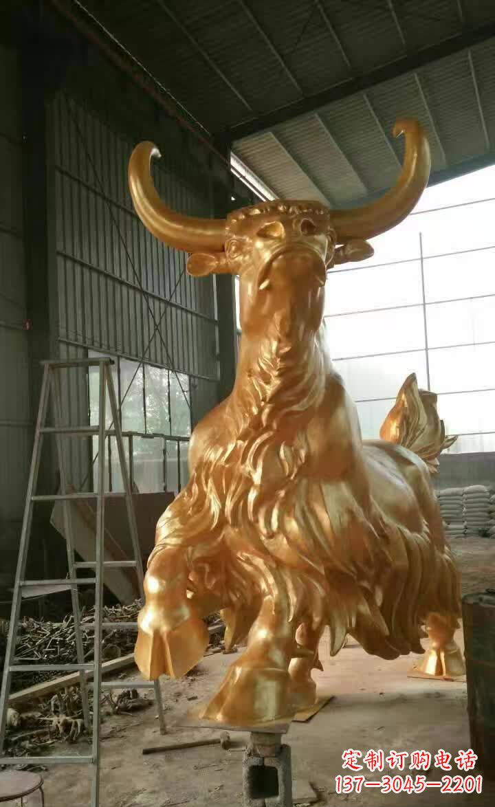 新乡不锈钢城市的钛金牦牛雕塑
