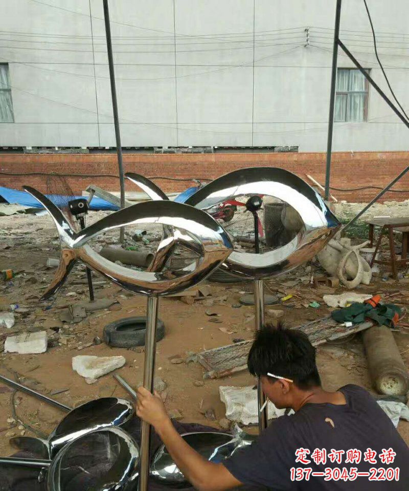 新乡不锈钢抽象鱼动物雕塑 (2)