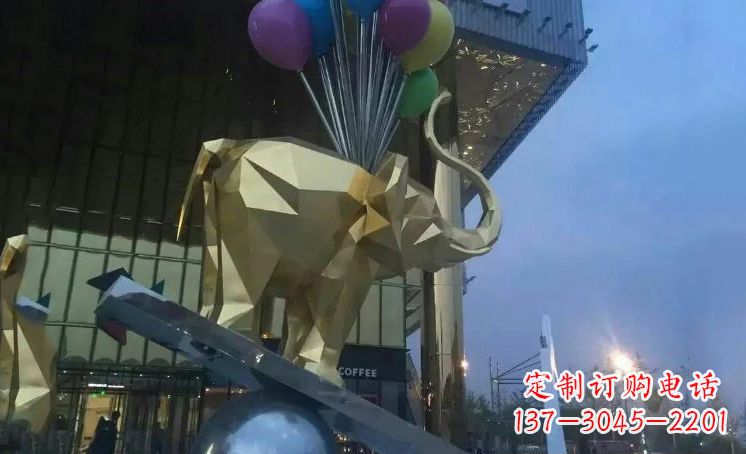 新乡大象踩高跷——点缀城市景观