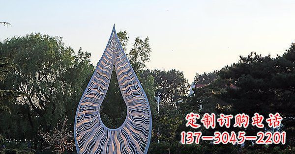 新乡水滴雕塑给公园带来流动的美