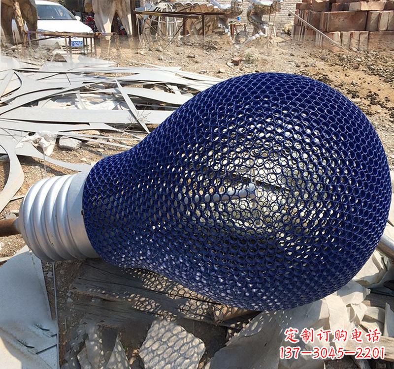 新乡不锈钢灯泡雕塑灯光下的美丽之美