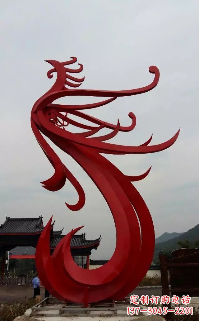 新乡凤凰雕塑象征着和平与繁荣