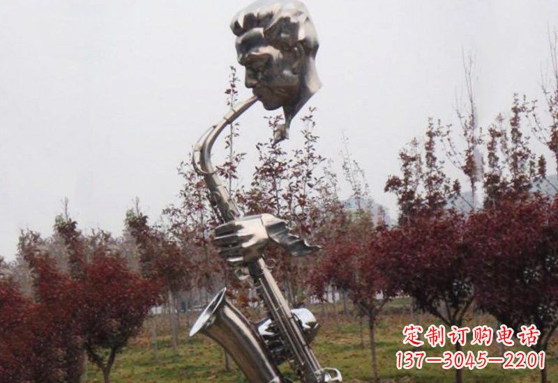 新乡不锈钢公园抽象吹萨克斯人物雕塑