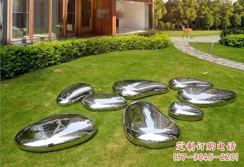 新乡不锈钢公园的鹅卵石雕塑