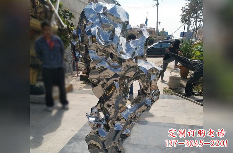 新乡太湖石雕塑——点缀不锈钢公园