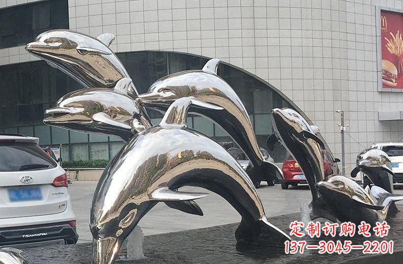 新乡海豚雕塑——不锈钢广场上的跳跃动态