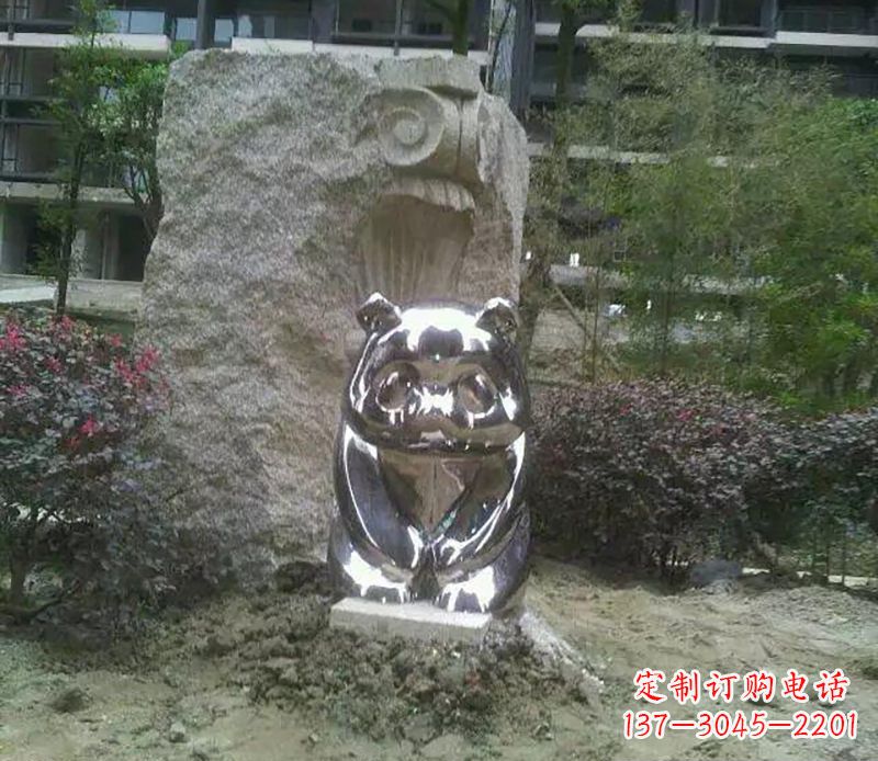 新乡不锈钢熊猫雕塑它的美丽与魅力