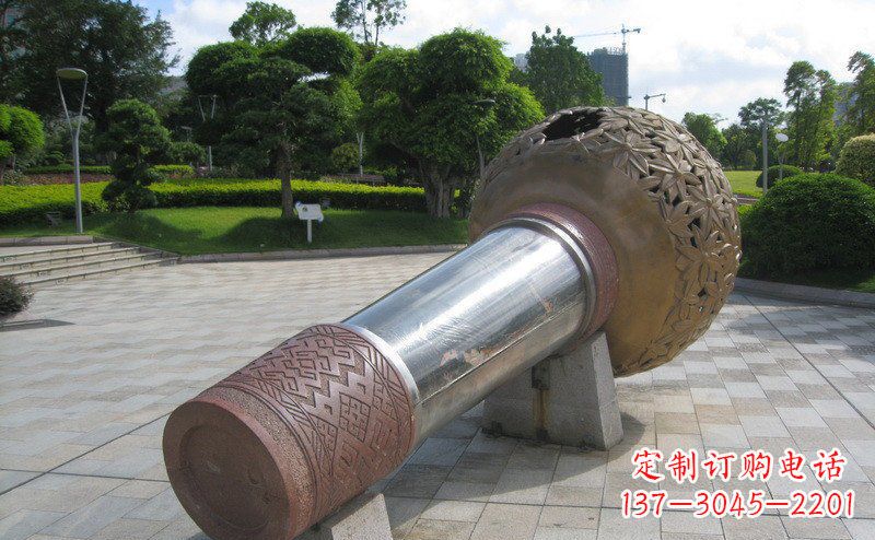 新乡“铸就记忆的不锈钢话筒雕塑”