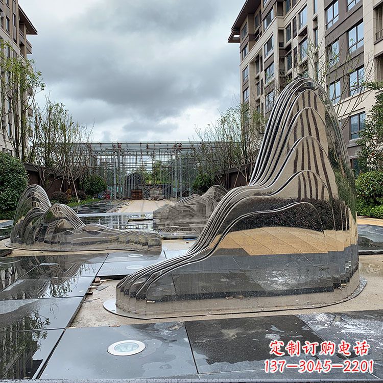 新乡不锈钢镜面假山雕塑给城市带来灵动之美