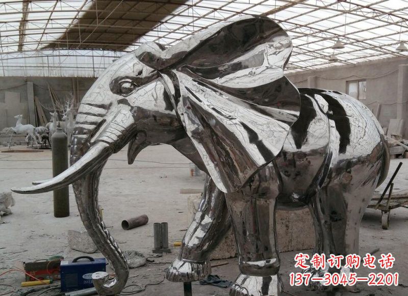 新乡不锈钢镜面大象雕塑——独特的艺术精品
