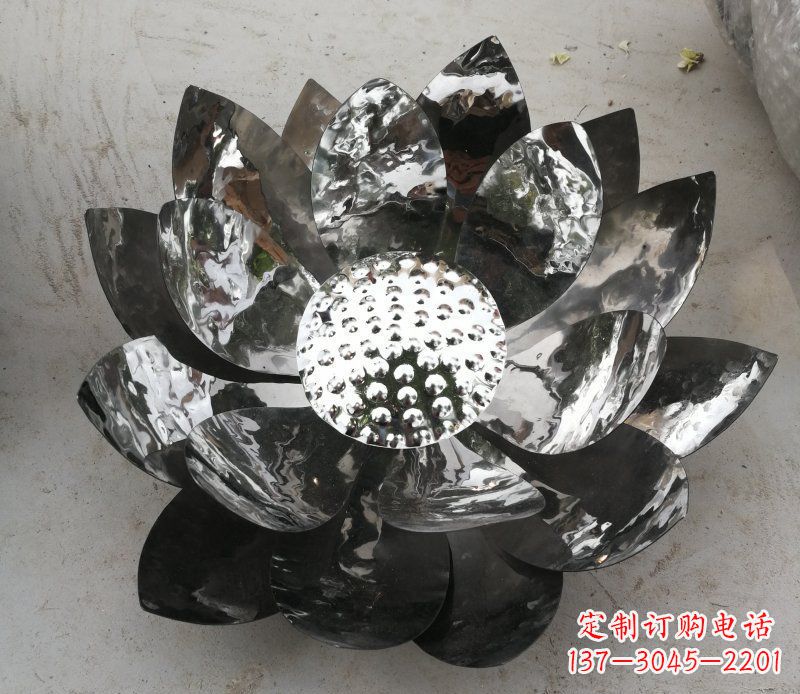 新乡不锈钢镜面荷花公园景观雕塑