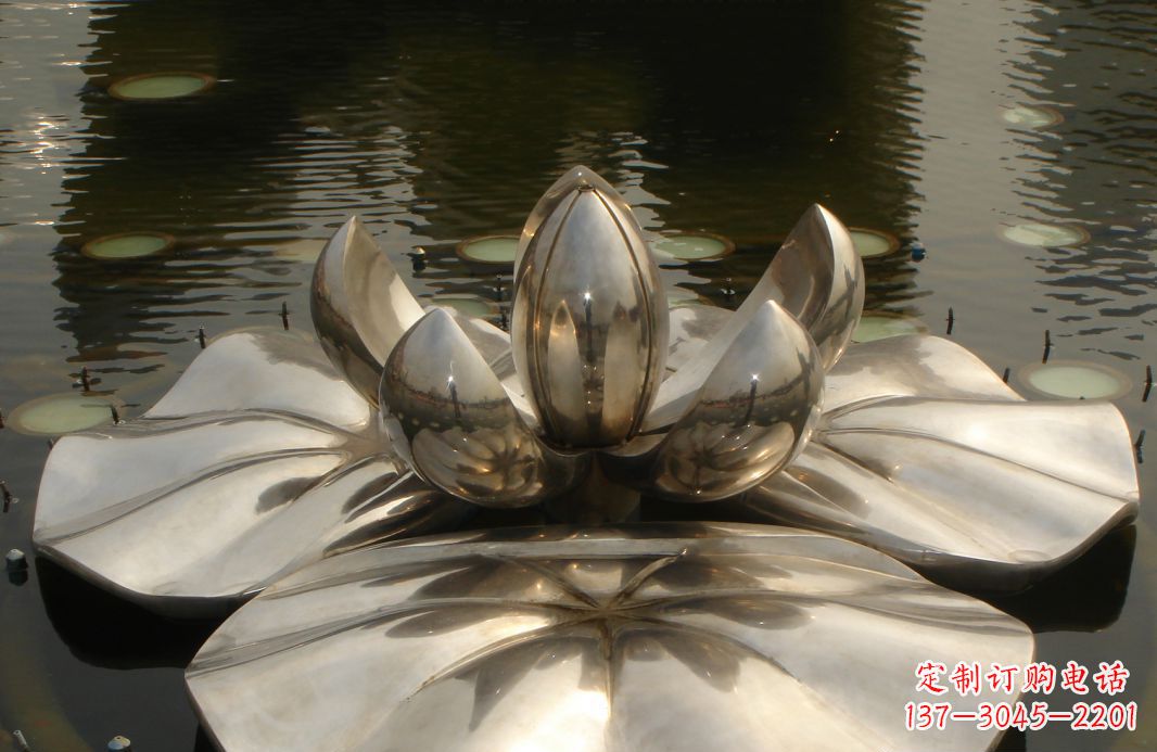 新乡不锈钢莲花雕塑绚丽多彩的艺术之美
