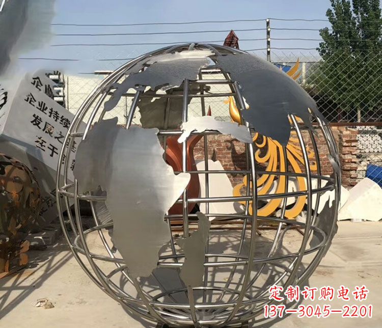 新乡不锈钢镂空地球仪雕塑艺术技艺的精美体现