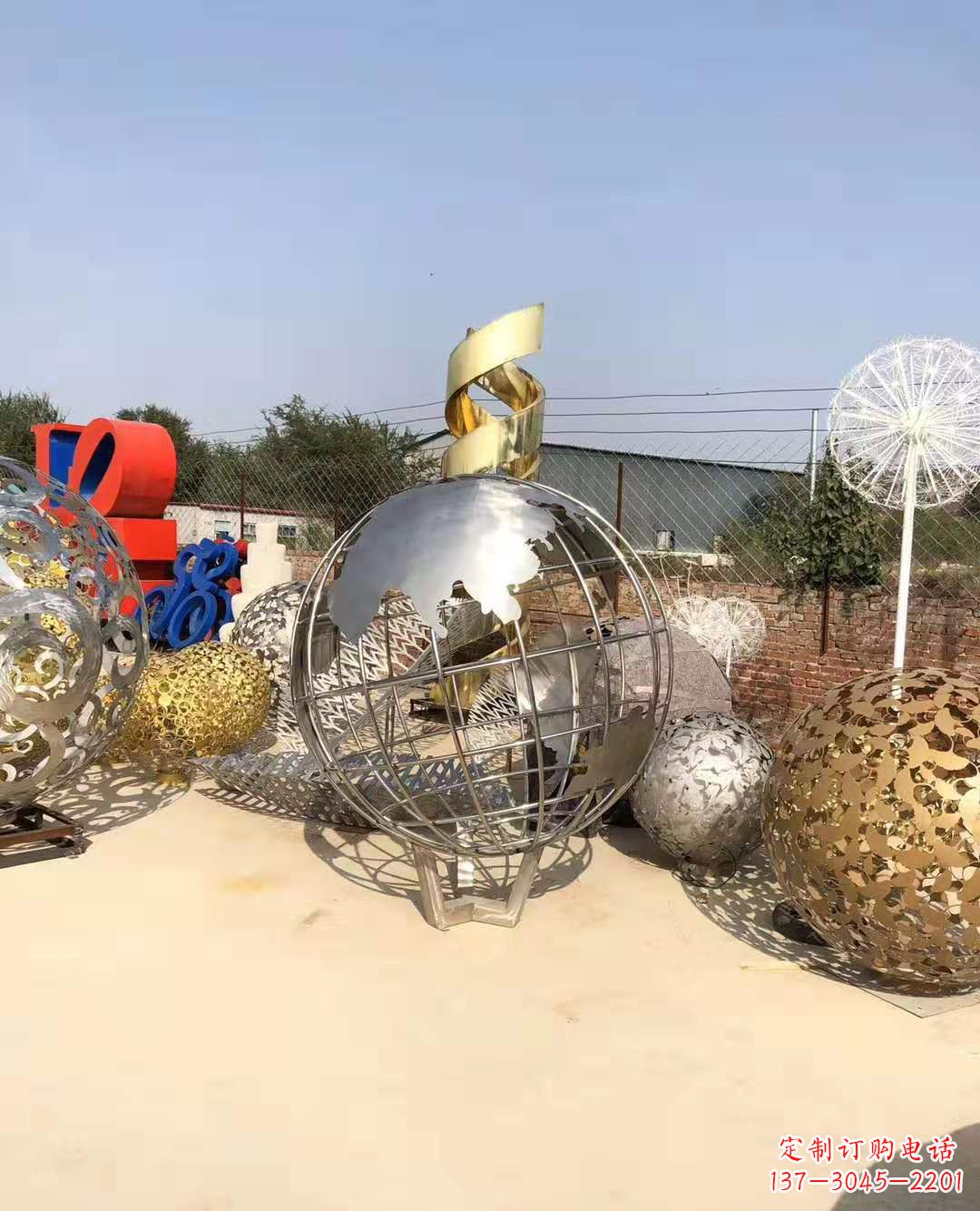 新乡不锈钢镂空地球仪雕塑精美装饰摆件