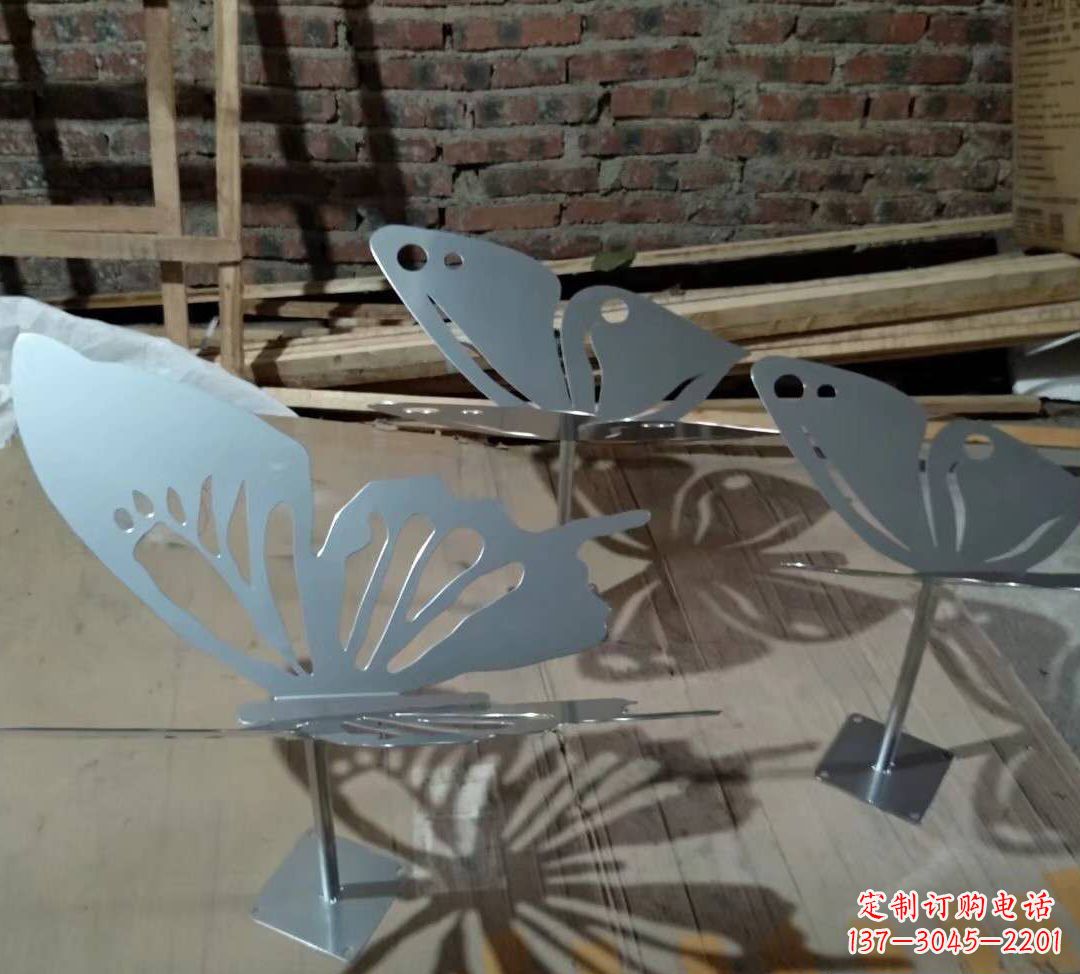 新乡不锈钢镂空蝴蝶景观雕塑12