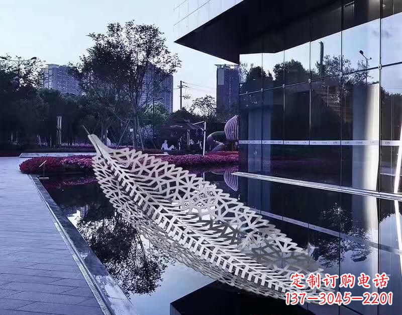 新乡不锈钢镂空树叶雕塑——精致美观的艺术精品