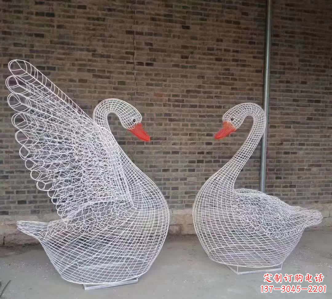 新乡不锈钢镂空天鹅雕塑——美丽动人