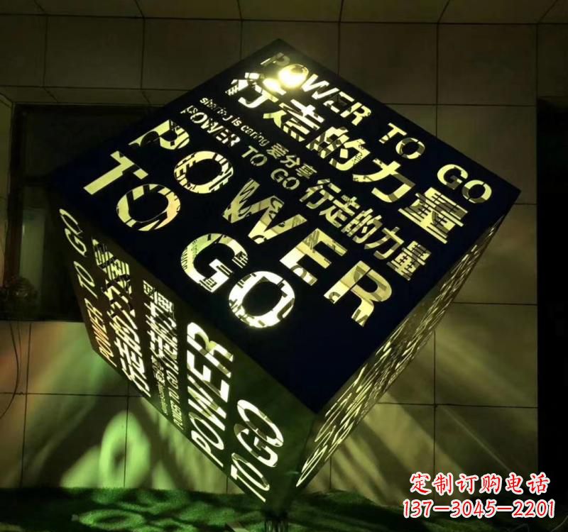 新乡不锈钢镂空艺术魔方雕塑