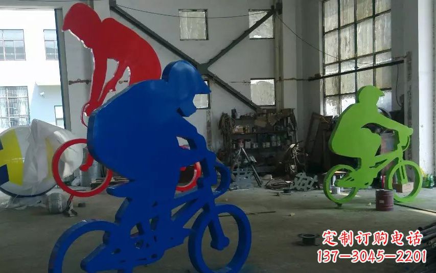 新乡不锈钢骑自行车的运动雕塑