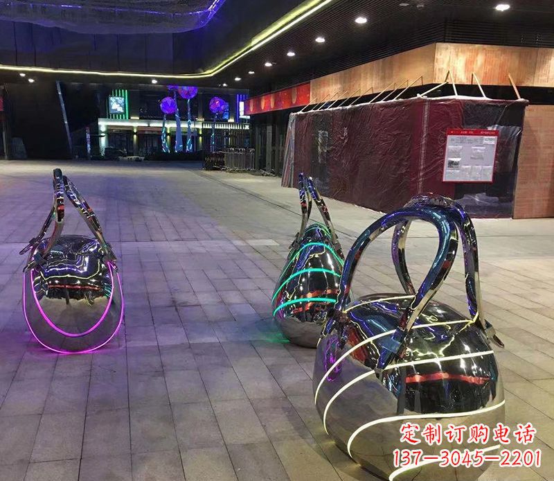 新乡不锈钢手提包雕塑精美艺术品