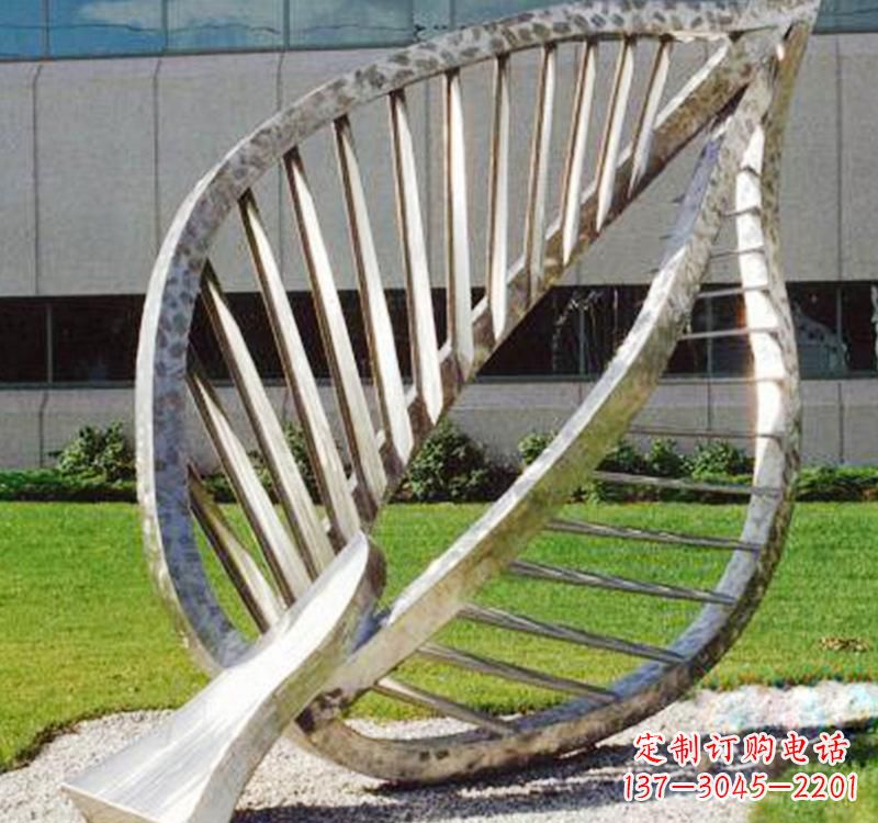 新乡不锈钢树叶镂空景观雕塑精美而古朴