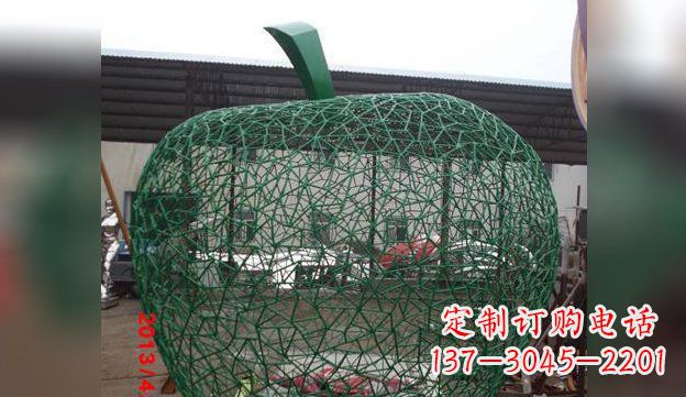 新乡不锈钢网制作的苹果雕塑——精致且耐久