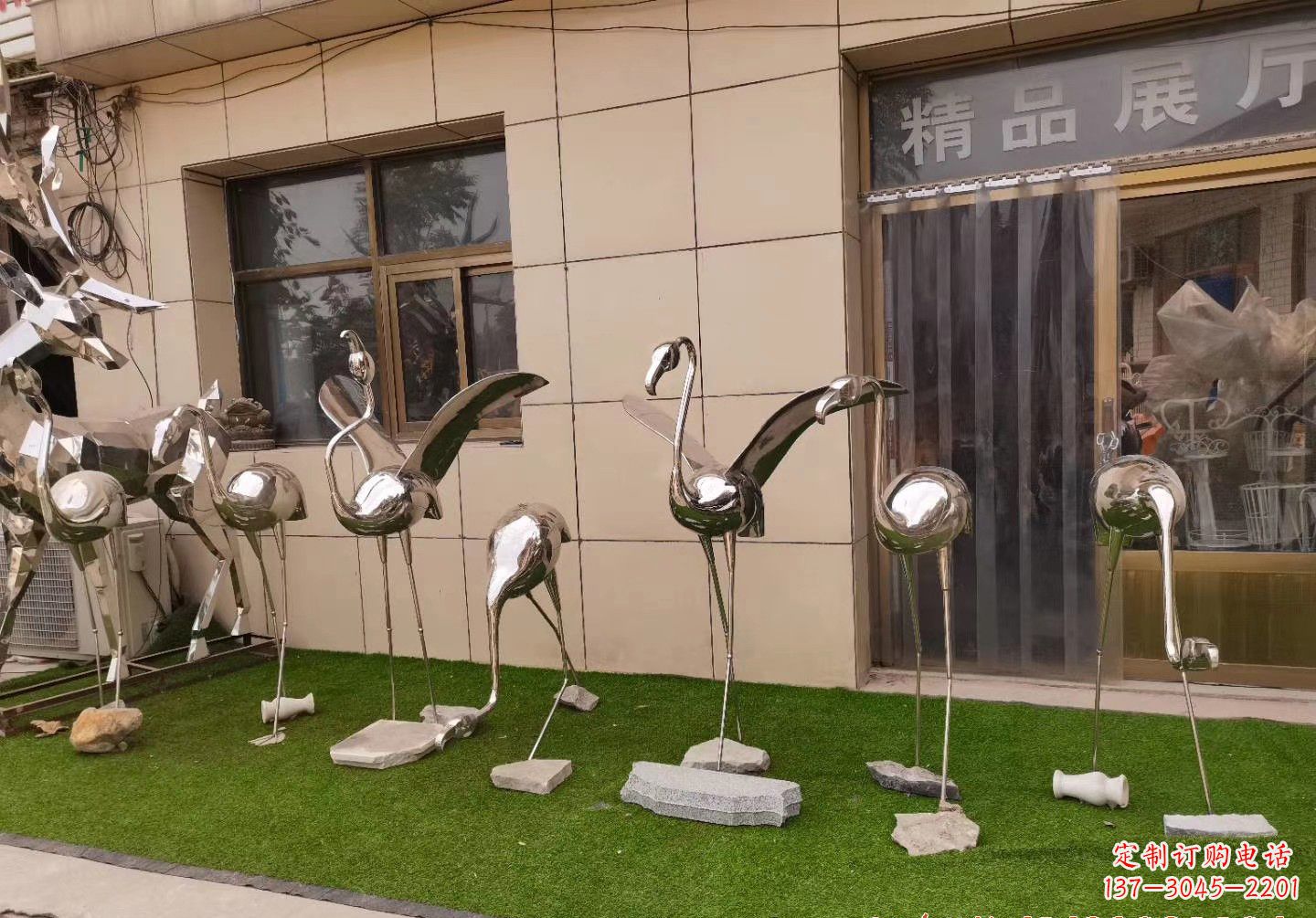 新乡不锈钢仙鹤景观雕塑精美雕塑展现优美的仙鹤之美