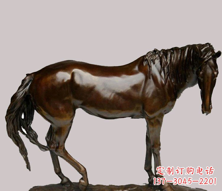 新乡草原上的动物雕塑