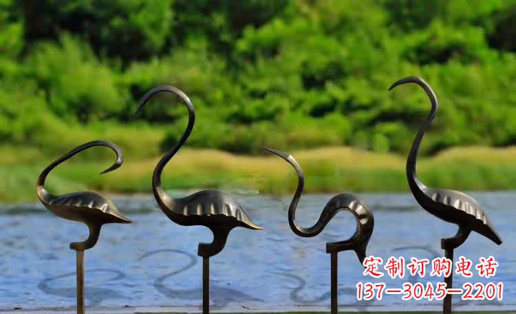 新乡细节雕琢,让仙鹤雕塑活灵活现