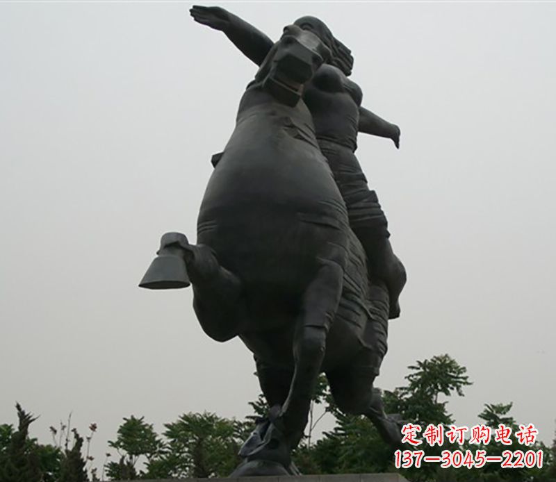 新乡穿越时空铜人骑马铜雕