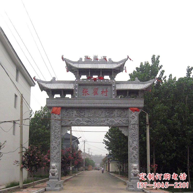 新乡传承古老文化——村口青石单门石牌坊