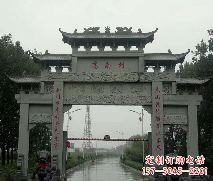新乡村口的石雕牌楼——缅怀传统文化