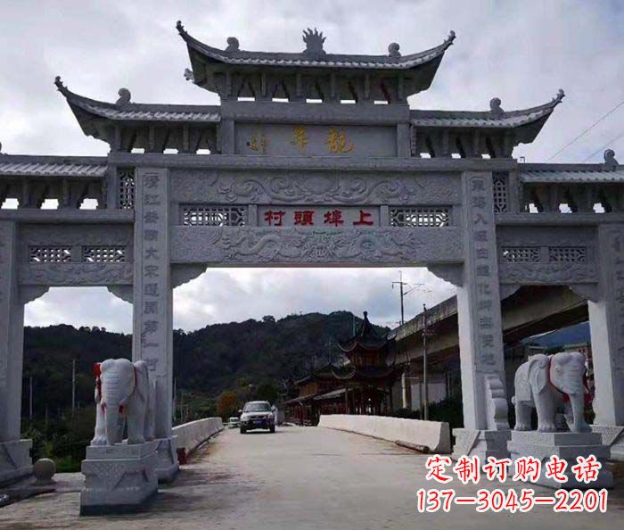 新乡村庄三门五楼石雕牌坊