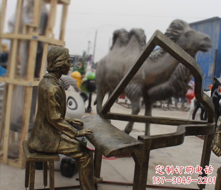 新乡弹抽象钢琴的人物铜雕