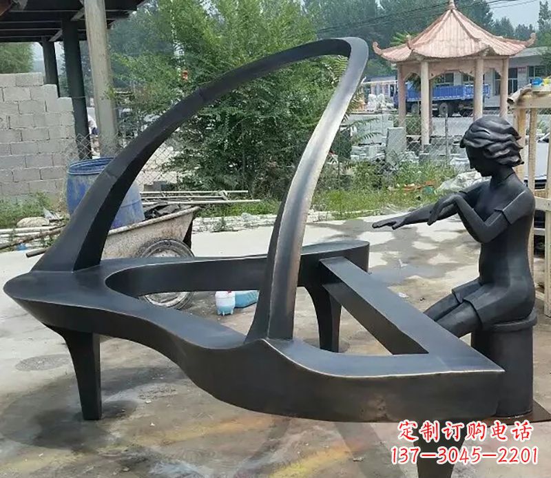 新乡弹钢琴广场抽象铜雕