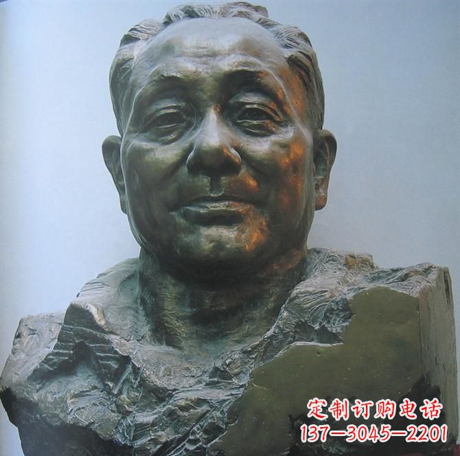 新乡邓小平名人胸像铜雕,传承英雄精神