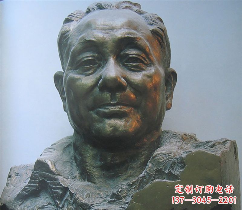新乡邓小平铜雕塑,缅怀伟人,给予未来的力量