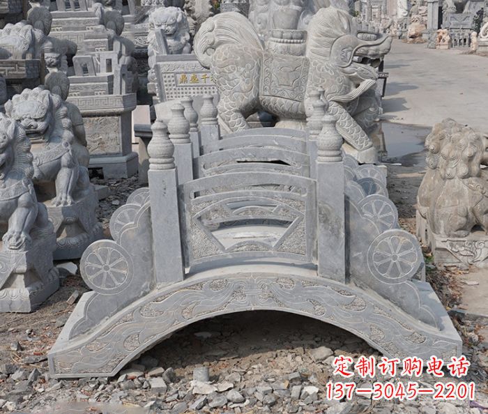 新乡风格独特的仿古小型石拱桥雕塑