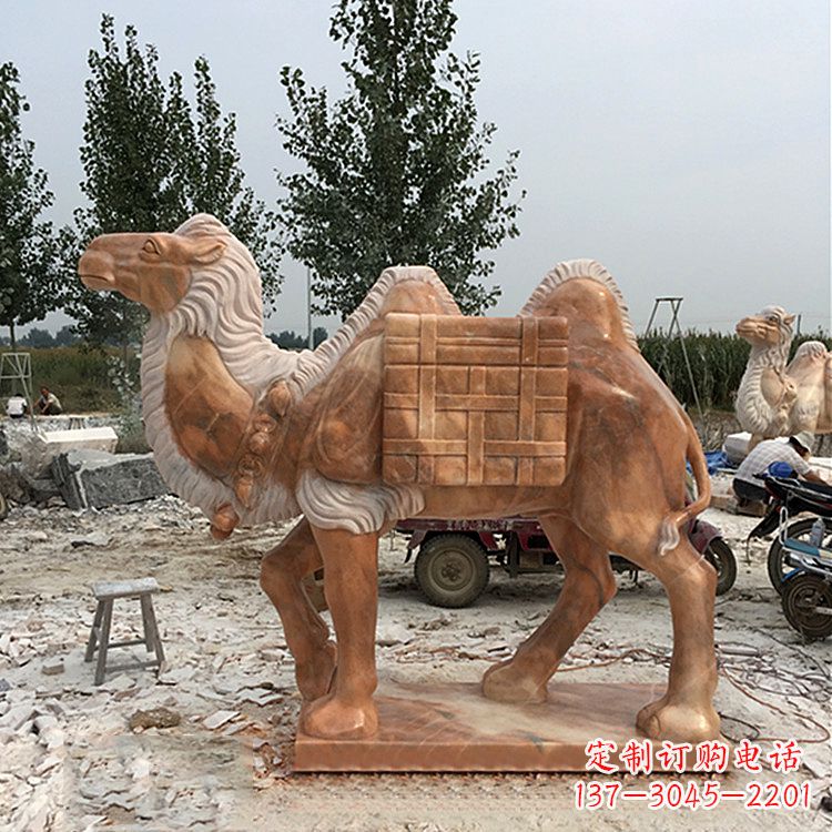 新乡负重骆驼雕塑—晚霞之红
