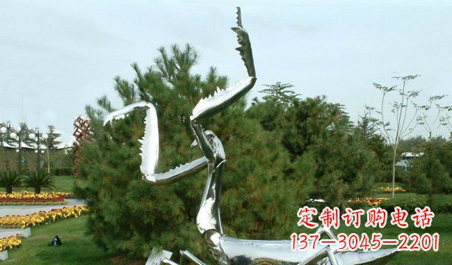 新乡不锈钢螳螂雕塑