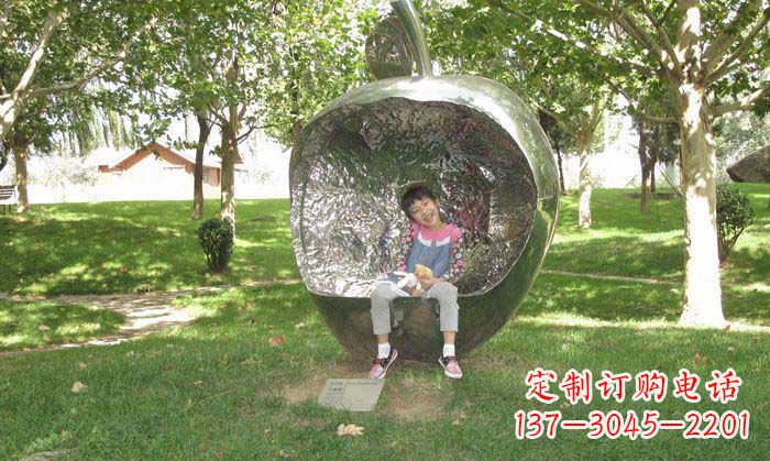 新乡精致雕刻不锈钢苹果座椅雕塑