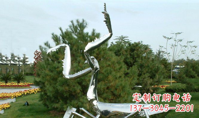 新乡优雅大气的不锈钢螳螂雕塑
