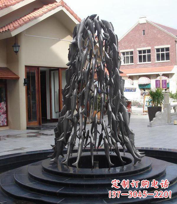 新乡跃动的生命——景区向上游的鱼群喷泉雕塑