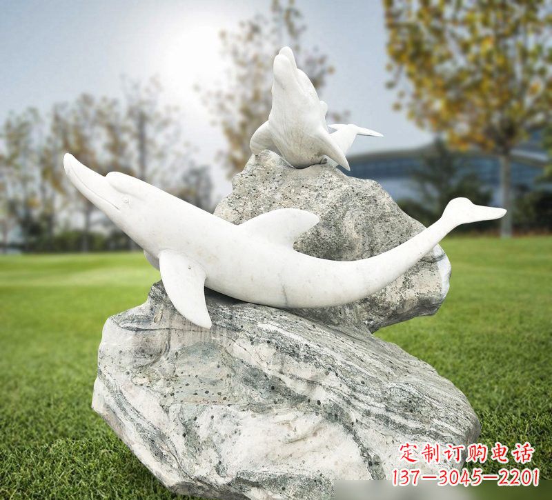 新乡公园草白玉海豚石雕